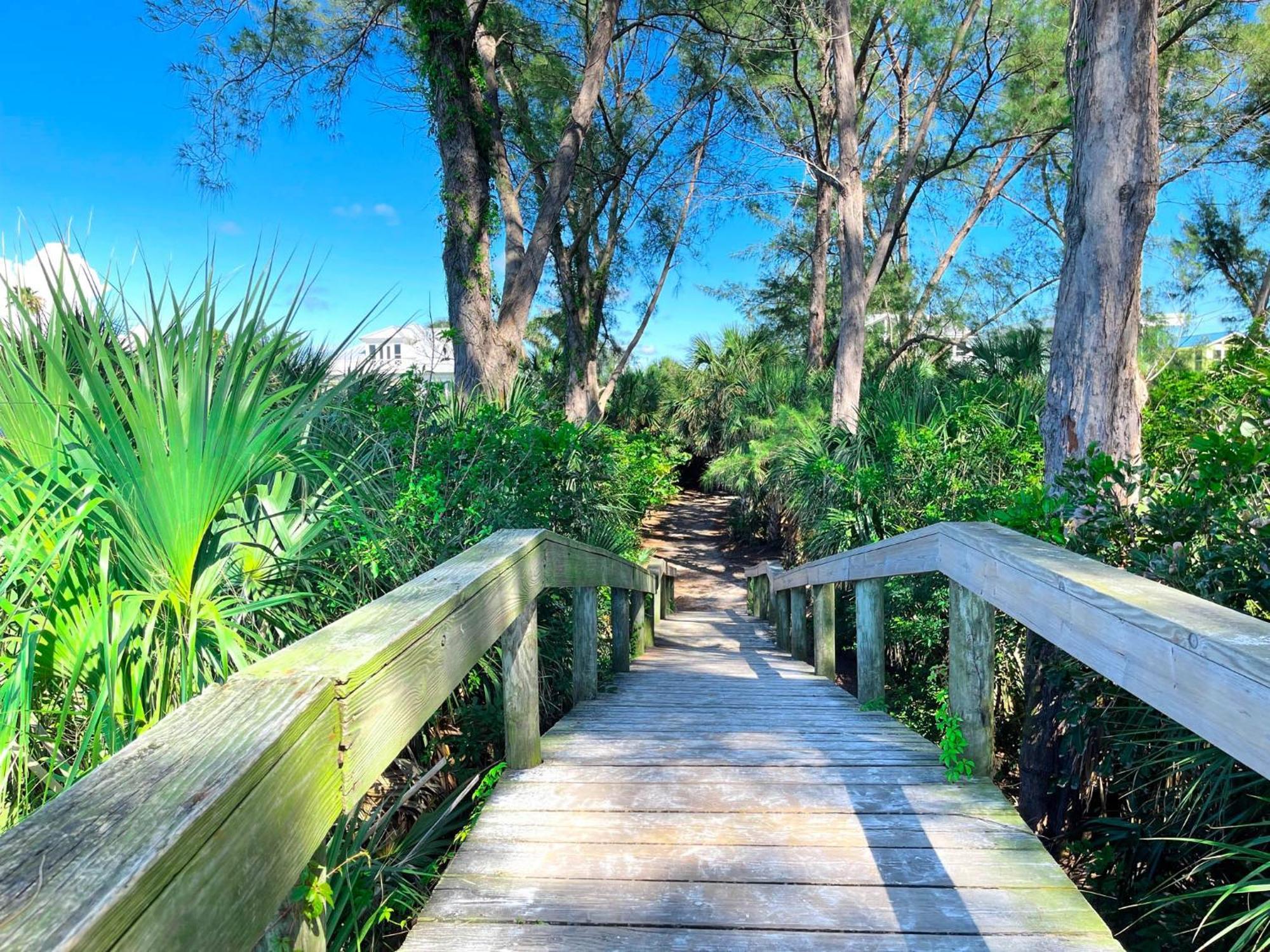 Anna Maria Island Runaway Tropical Dream-One Minute Walk To The Beach-Heated Pool Bradenton Beach Exterior photo
